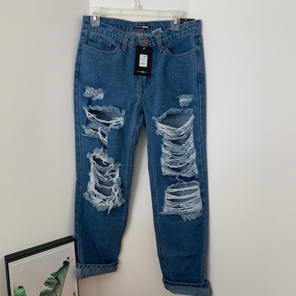 Fashion nova Worth it distressed boyfriend jeans